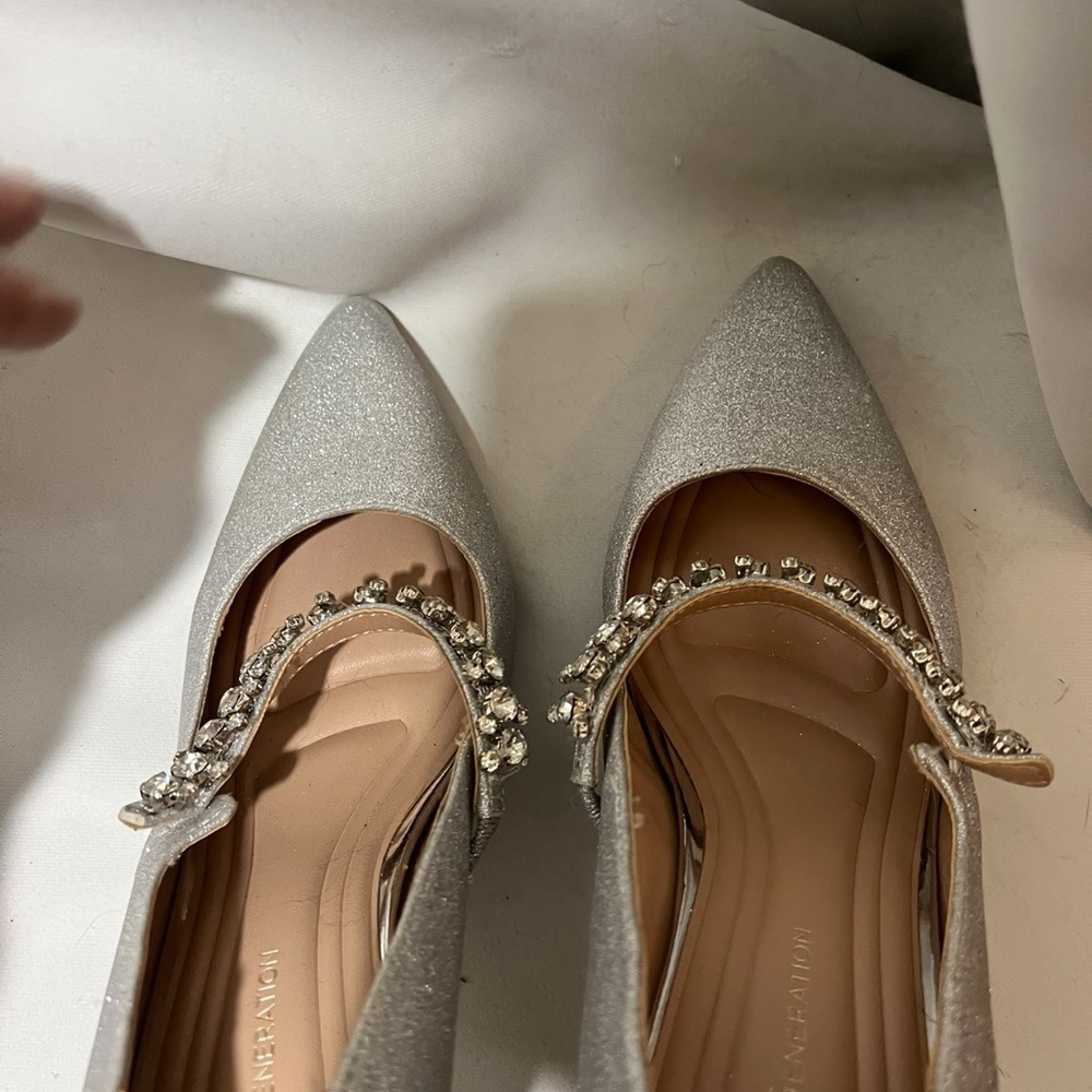 BCBGeneration Silver Glitter Heels NWB size 7 - Picture 6 of 9